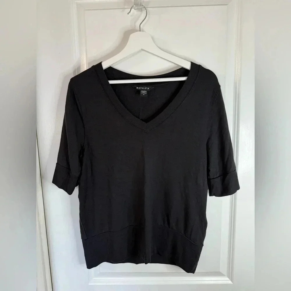 Athleta Women’s Black Step Foward Sweatshirt Tee - Size Medium